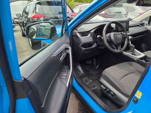 Used 2021 Toyota RAV4 XLE AWD/4WD image 6