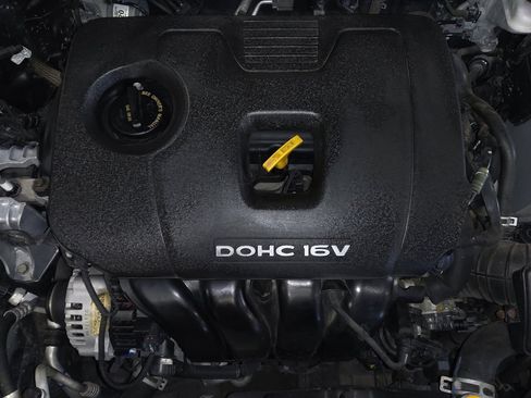 Used 2017 Hyundai Elantra SE image 30