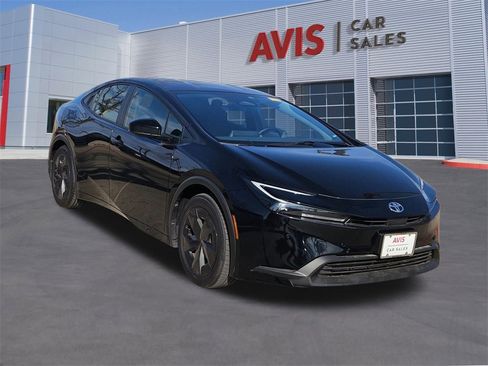 Used 2025 Toyota Prius LE image 9