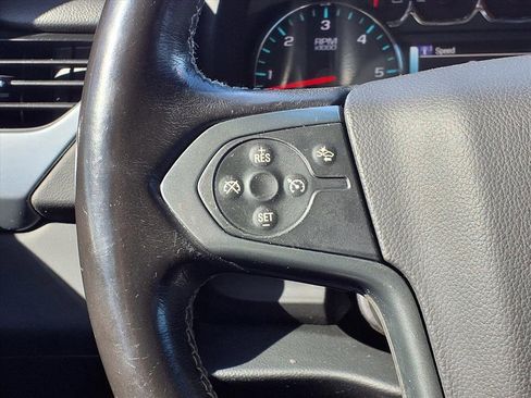 Used 2018 Chevrolet Suburban LT image 14