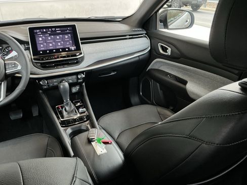 Used 2023 Jeep Compass Latitude image 15