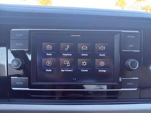 Used 2023 Volkswagen Jetta SE w/ Panoramic Sunroof Package image 19