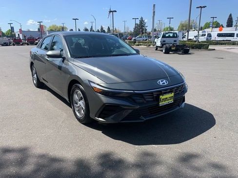New 2026 Hyundai Elantra SE FWD image 7