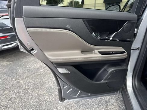 Used 2023 Lincoln Corsair FWD image 11