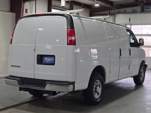 Used 2017 Chevrolet Express 3500 image 17