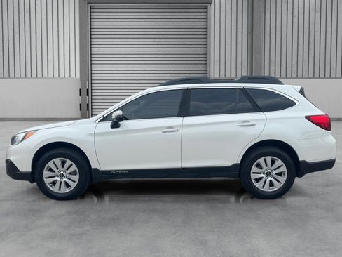 Used 2017 Subaru Outback 2.5i Premium image 2