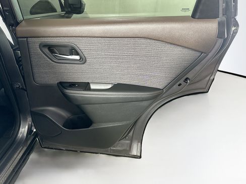 Used 2023 Nissan Rogue SV image 29