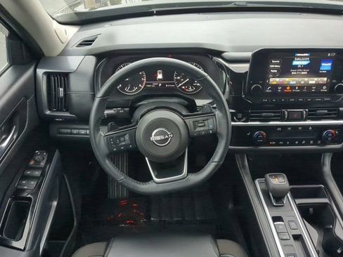 Used 2025 Nissan Pathfinder SL w/ SL Premium Package FWD image 15