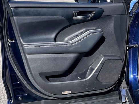 Used 2020 Toyota Highlander XLE image 17