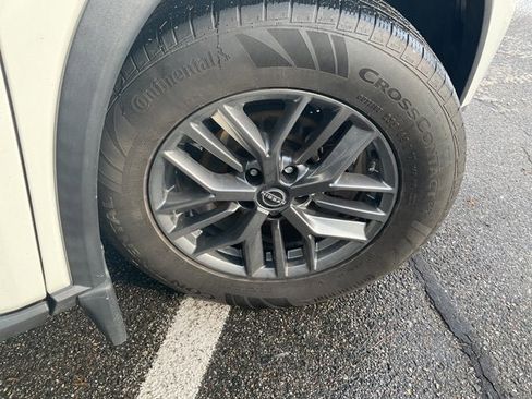 Used 2022 Nissan Rogue S image 32