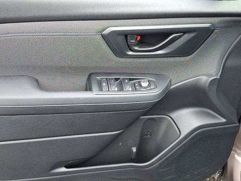 Used 2025 Subaru Forester Premium image 11