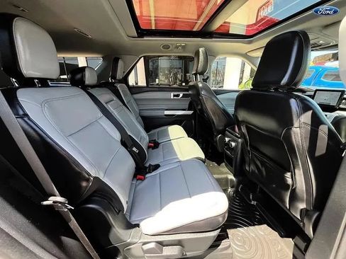 Used 2021 Ford Explorer XLT w/ Equipment Group 202A RWD image 17