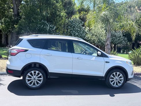 Used 2018 Ford Escape Titanium AWD/4WD image 5