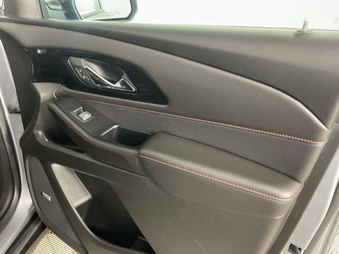 Used 2023 Chevrolet Traverse RS FWD image 25