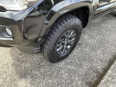 Certified 2023 Toyota Tacoma SR5 AWD/4WD image 9
