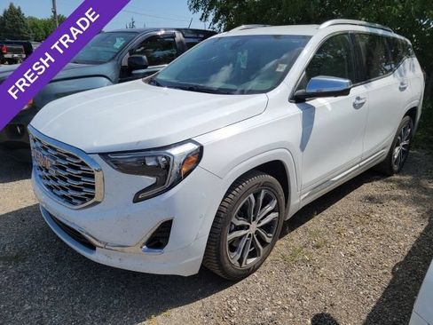 Used 2020 GMC Terrain Denali w/ Denali Premium Package FWD image 1
