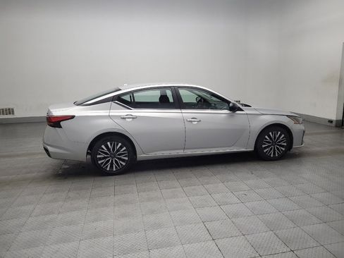 Used 2024 Nissan Altima 2.5 SV image 10