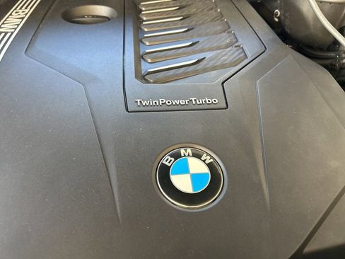 Used 2022 BMW X7 xDrive40i w/ M Sport Package AWD/4WD image 14