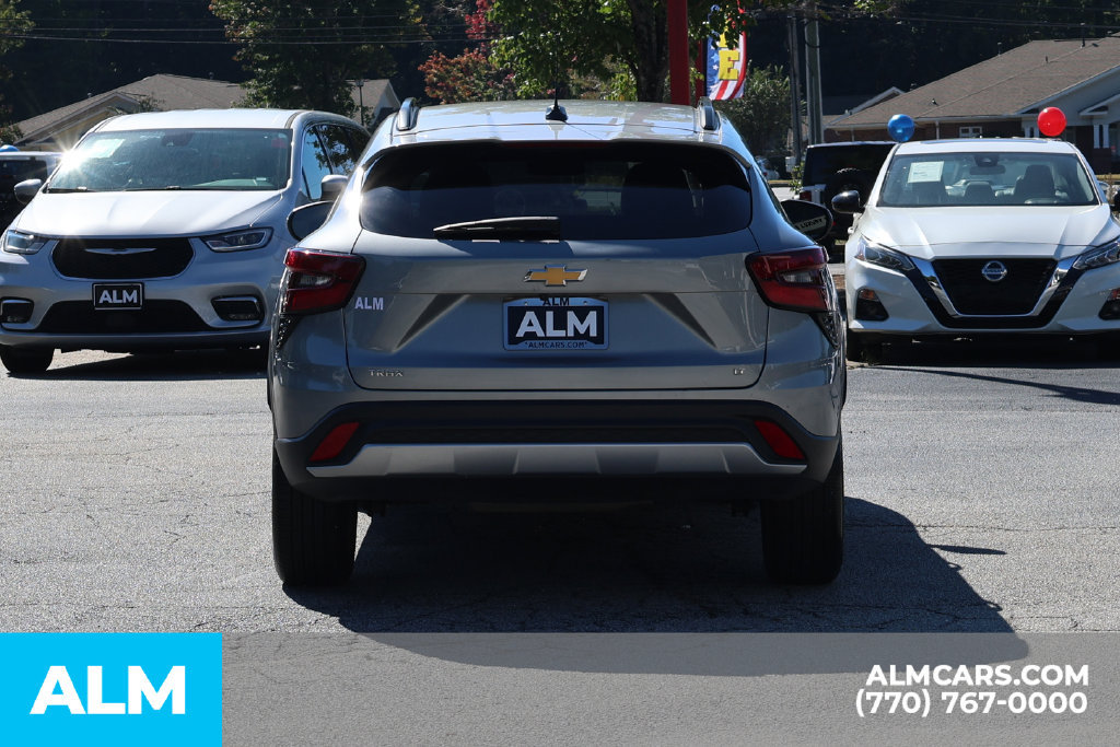 Used 2025 Chevrolet Trax LT FWD image 11