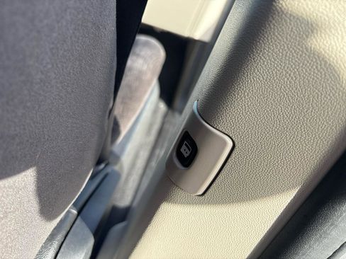 Used 2014 Dodge Grand Caravan SXT image 29