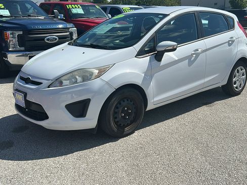 Used 2013 Ford Fiesta SE image 2