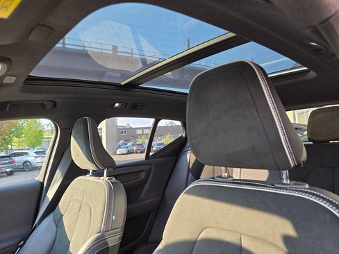 Used 2021 Volvo XC40 T5 R-Design w/ Climate Package AWD/4WD image 23