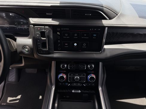 Used 2023 GMC Yukon Denali RWD image 19