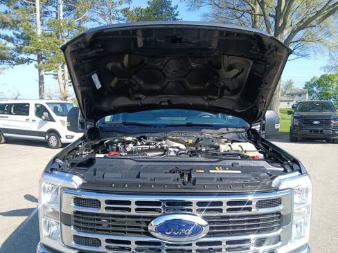 Used 2025 Ford F250 XLT w/ FX4 Off-Road Package AWD/4WD image 13