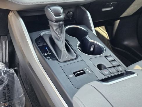 Used 2024 Toyota Highlander LE image 23