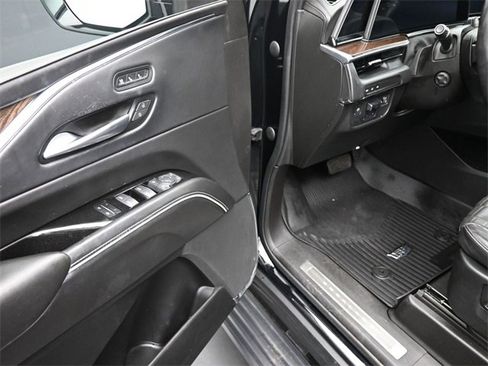 Used 2021 Cadillac Escalade ESV Premium Luxury Platinum image 14