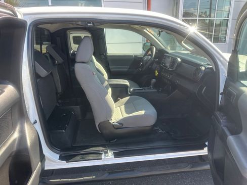 Used 2021 Toyota Tacoma SR w/ SR Convenience Package AWD/4WD image 15