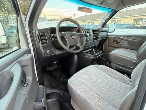 Used 2014 Chevrolet Express 1500 RWD image 9