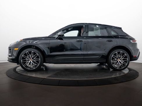 Certified 2026 Porsche Macan AWD/4WD image 2