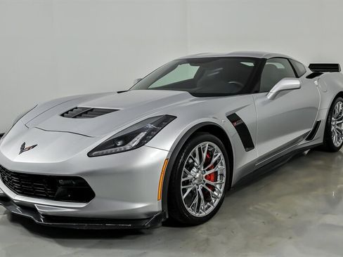 Used 2016 Chevrolet Corvette Z06 w/ 3LZ Preferred Equipment Group RWD image 6