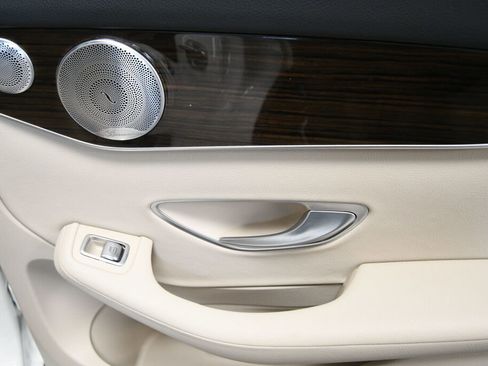 Used 2020 Mercedes-Benz GLC 300 4MATIC image 28