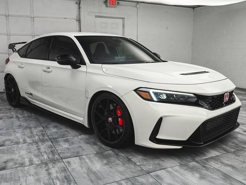 Used 2023 Honda Civic Type R image 3