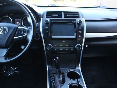 Used 2015 Toyota Camry SE w/ Moonroof Package FWD image 14