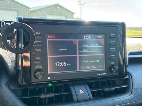 Used 2021 Toyota RAV4 XLE image 9