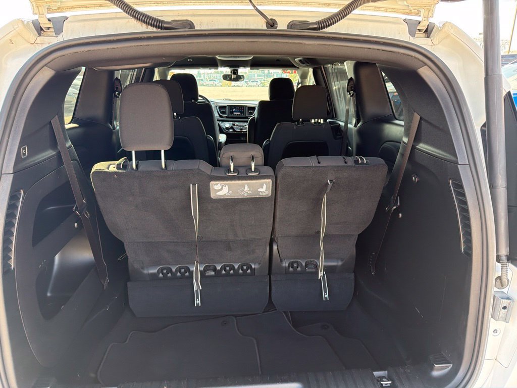 Used 2019 Chrysler Pacifica Touring Plus w/ S Appearance Package FWD image 10