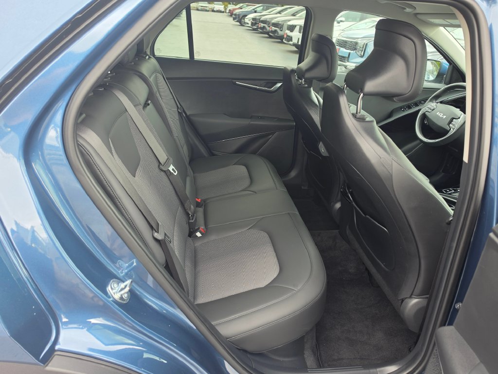 Certified 2025 Kia Niro EX FWD image 12