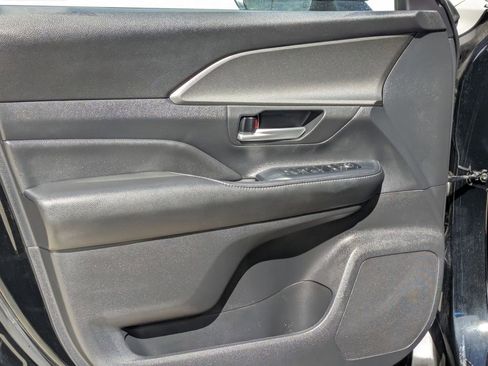 Used 2025 Toyota Grand Highlander AWD image 11