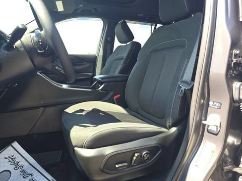 Certified 2025 Jeep Grand Cherokee Laredo X AWD/4WD image 9