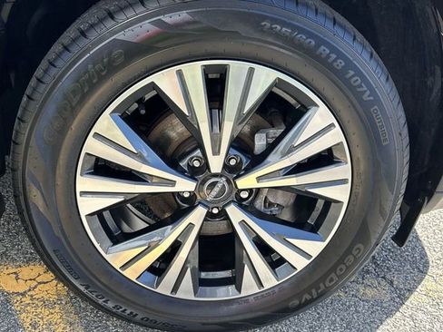 Used 2023 Nissan Rogue SV image 13