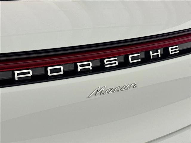 Certified 2025 Porsche Macan AWD/4WD image 25
