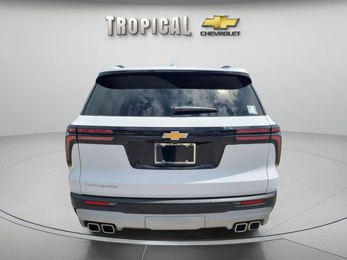 Used 2025 Chevrolet Traverse LT image 4
