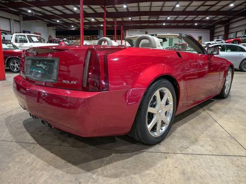 Used 2005 Cadillac XLR RWD image 8