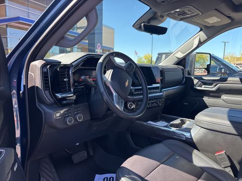 Used 2025 Chevrolet Silverado 2500 LTZ w/ LTZ Premium Package image 3