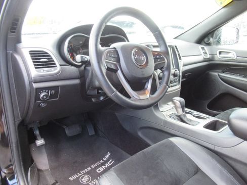 Used 2017 Jeep Grand Cherokee Altitude AWD/4WD image 18