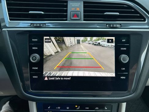 Used 2022 Volkswagen Tiguan SE R-Line AWD/4WD image 18