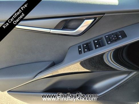 Certified 2025 Kia Niro EX image 21